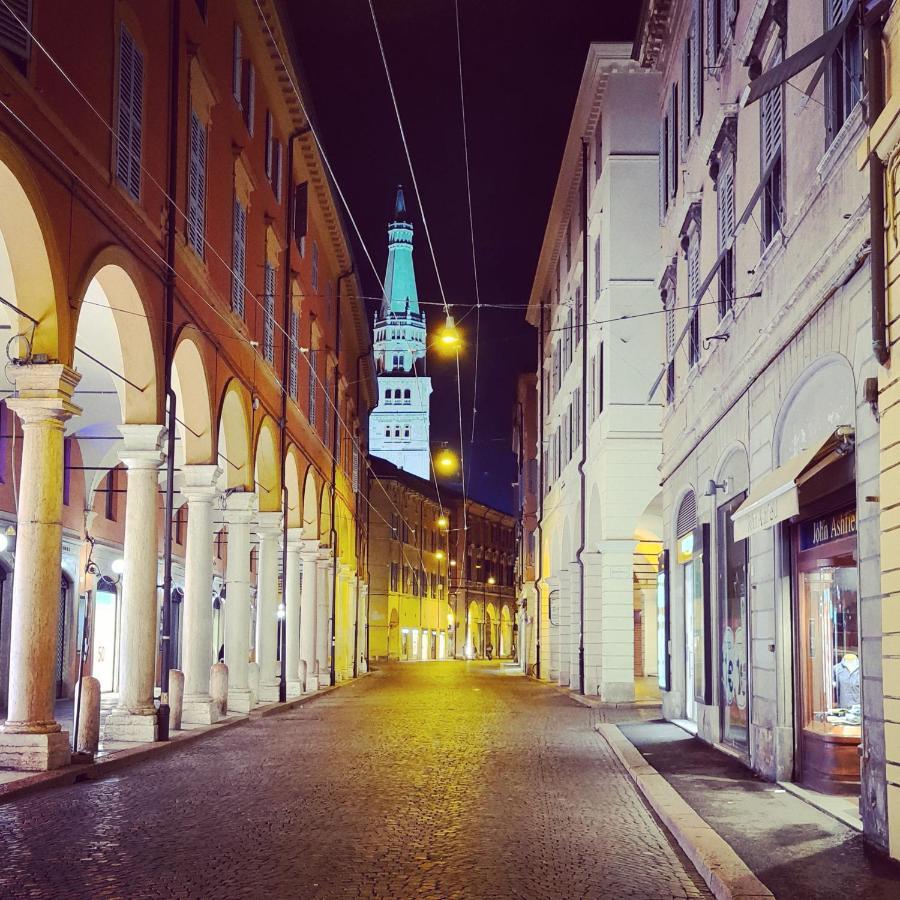 모데나 Casa Viola, Deliziosa Mansarda In Centro Storico 아파트 외부 사진